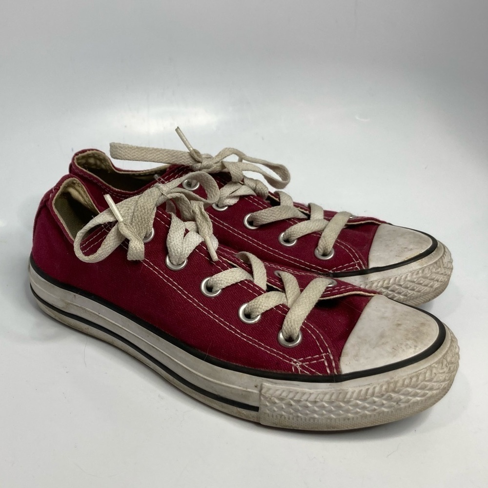 Maroon converse sneakers unisex sizing‎